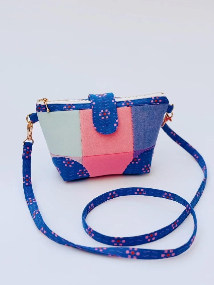 zakka Crossbody purse with a zipper and magnetic closure — Zakka